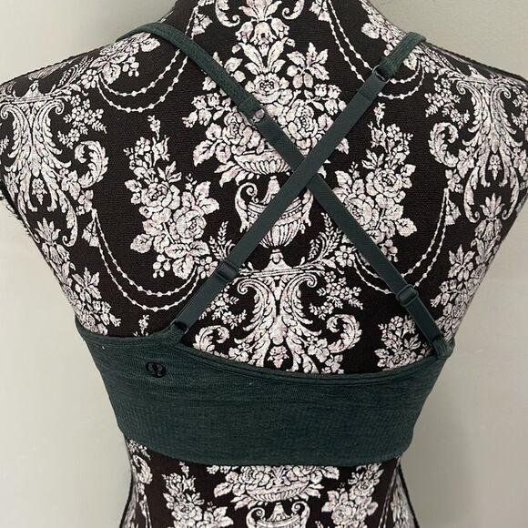 Lululemon size 6 bra - Picture 2 of 3